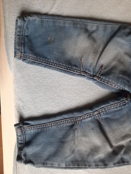Spodnie 86 z widocznymi śladami użytkowania