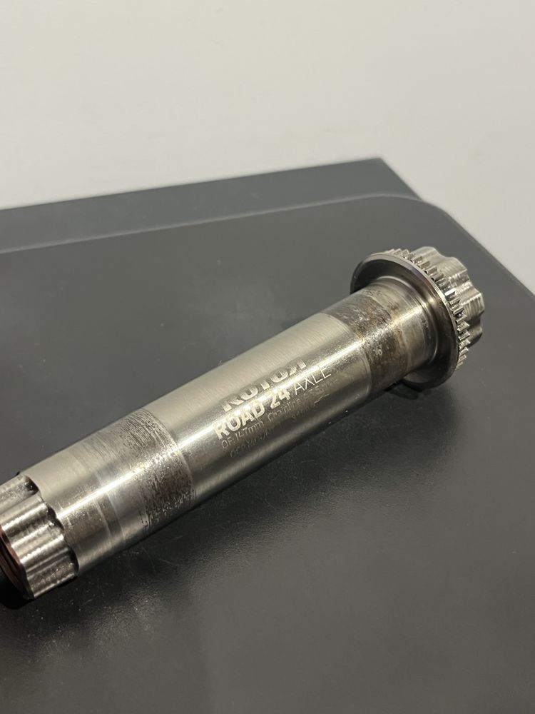 Oś korby Rotor Aldhu Vegast 24mm