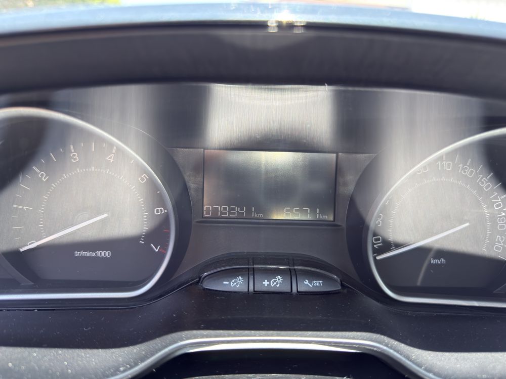 Peugeot 208 1.2 Puretech Signature, Utilitário, Citadino, Económico