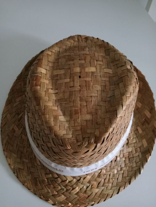 Chapéu de verão alusivo ao ISEL