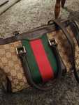 Сумка GUCCI нова, є довга ручка, на собачці є логотип і всередині теж