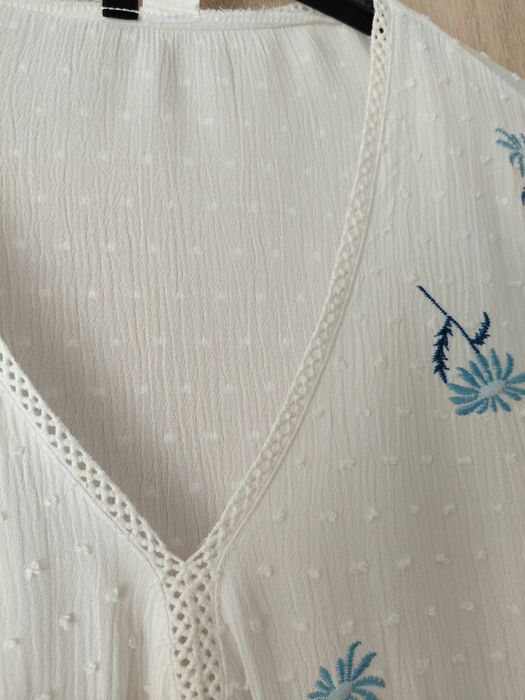 Biała bluzka damska w kwiaty z tkaniny plumeti h&m m