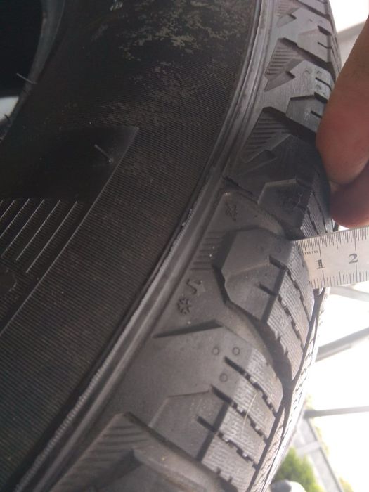 Продам комплект зимней резины Michelin X-Ice Snow Suv 265/65 R17 2024