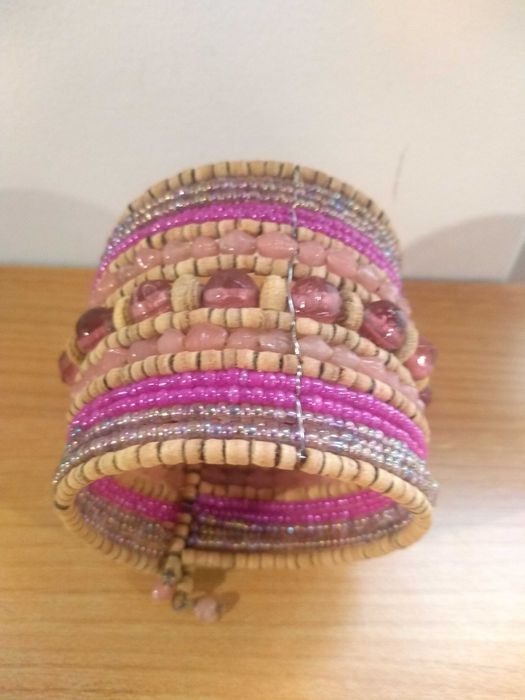 Pulseiras diferentes novas