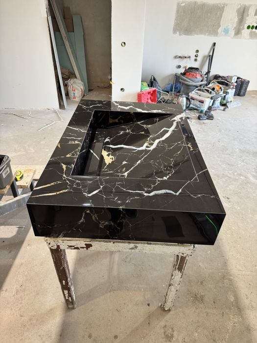 Умивальник з керамограніту