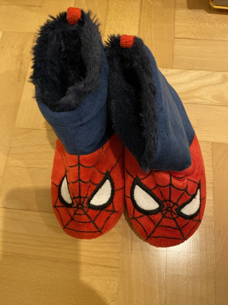 Pantofle Spiderman, ciepłe kapcie dla dziecka 16 cm