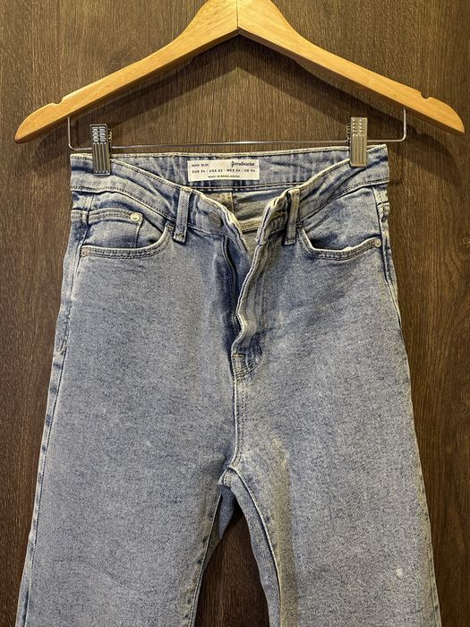 Світлі джинси Stradivarius