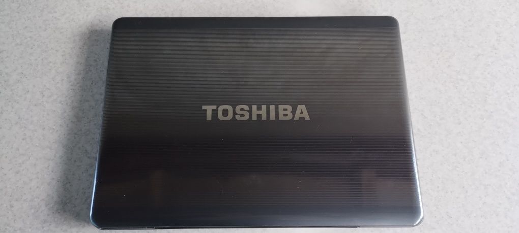 Ноутбук Toshiba, HP и Samsung