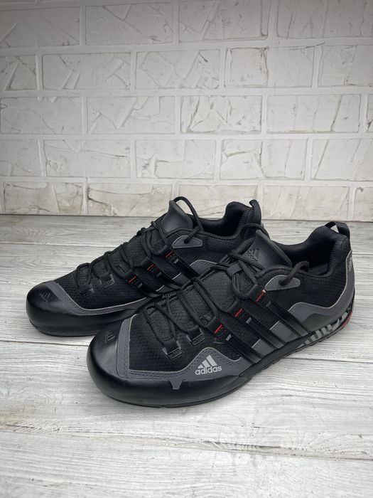 Крутые черные adidas terrex swift solo пеший туризм