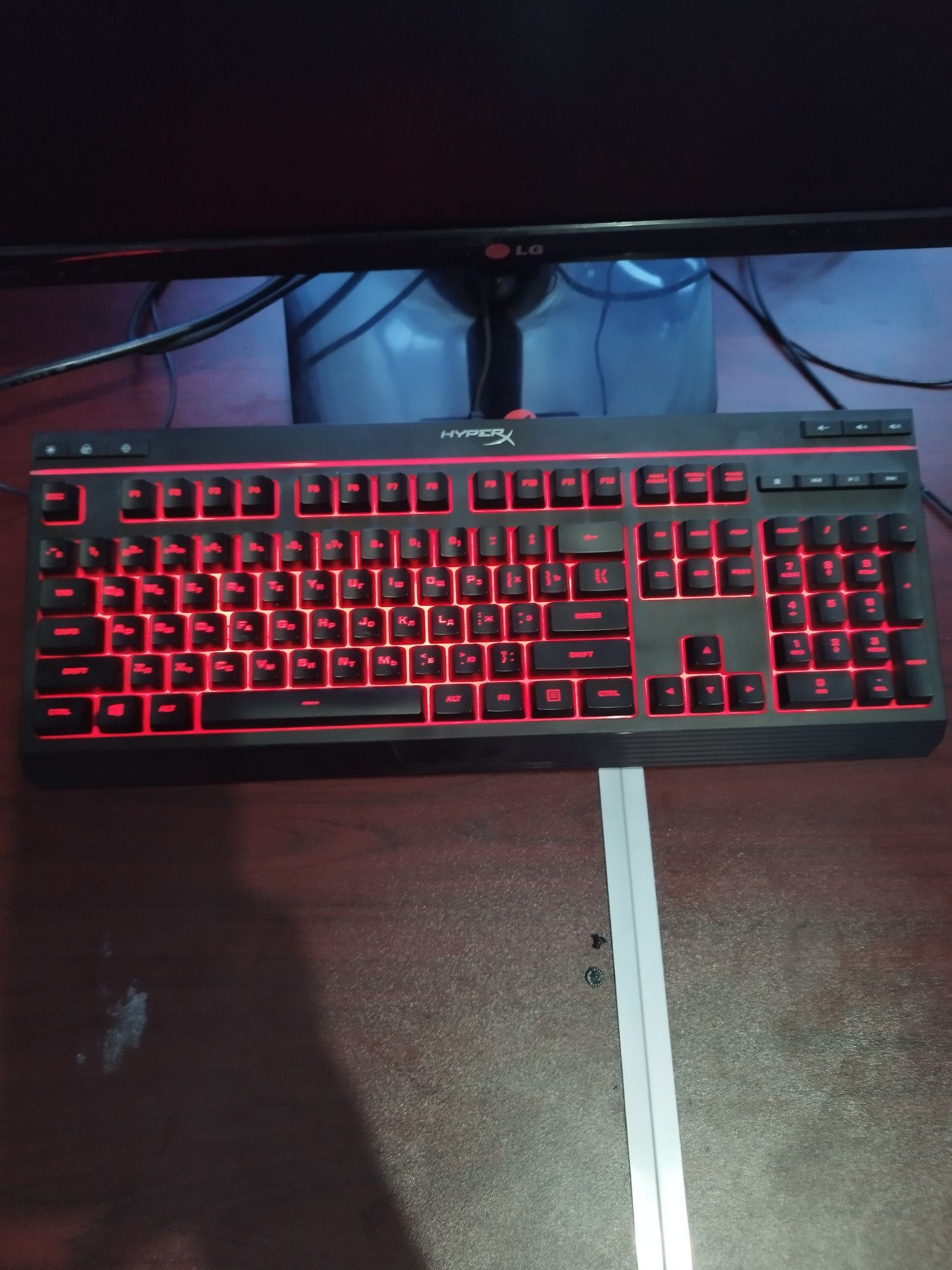 Продам игровую клавиатуру HyperX