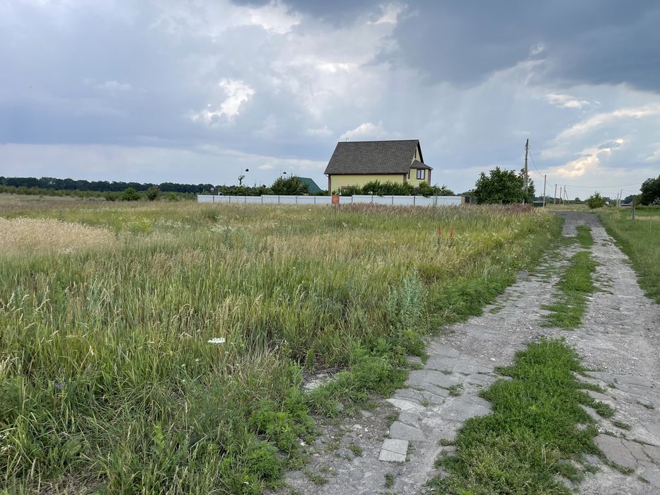 Продаю земельну ділянки в смт. Калита