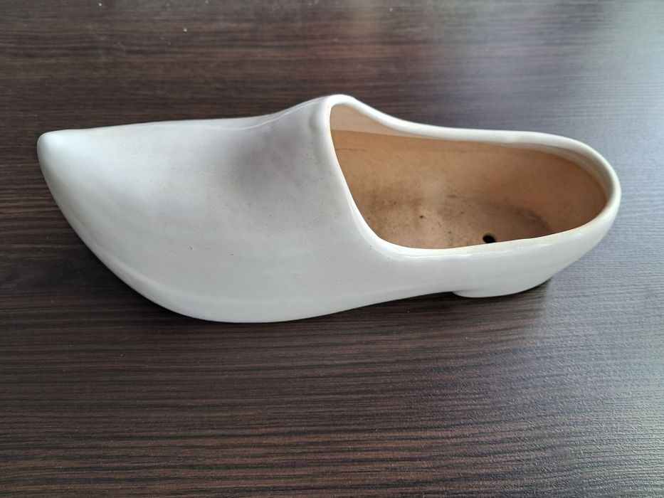 Ceramiczna doniczka but