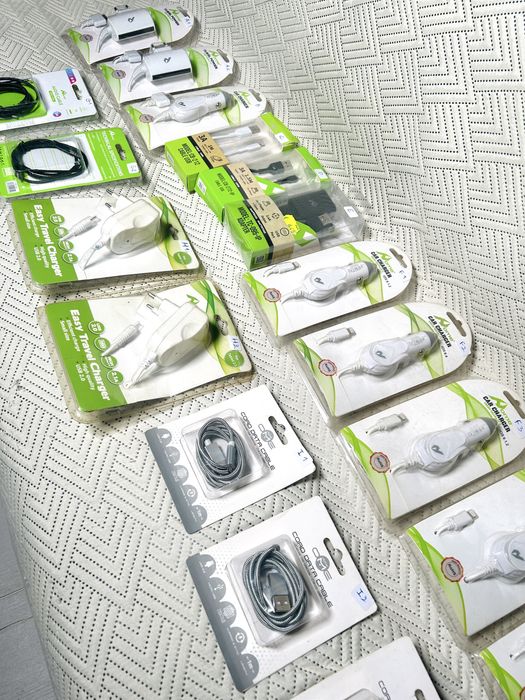 Cada item a 3€ - carregadores iphone, de isqueiro, cabos áudio