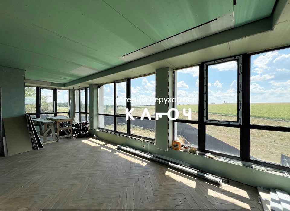 Продам сучасний будинок в мальовничому місці.