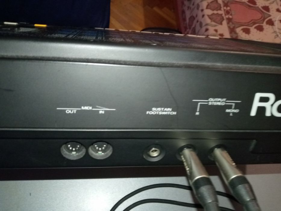 Roland E-15 самограй з динаміками