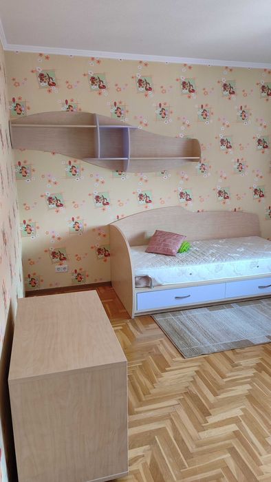 Без % оренда просторого будинку в с. Іванковичі, 360 м.кв.
