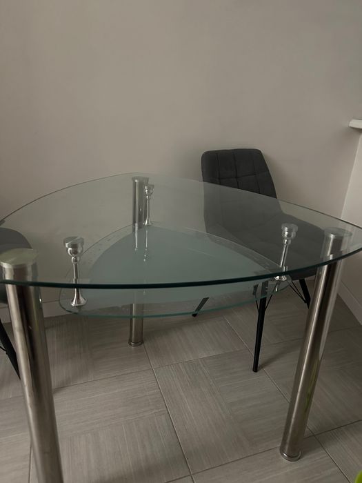 Скляний стіл кухонний