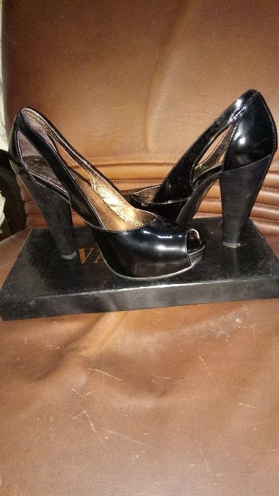 Женские туфли кожанные лаковые