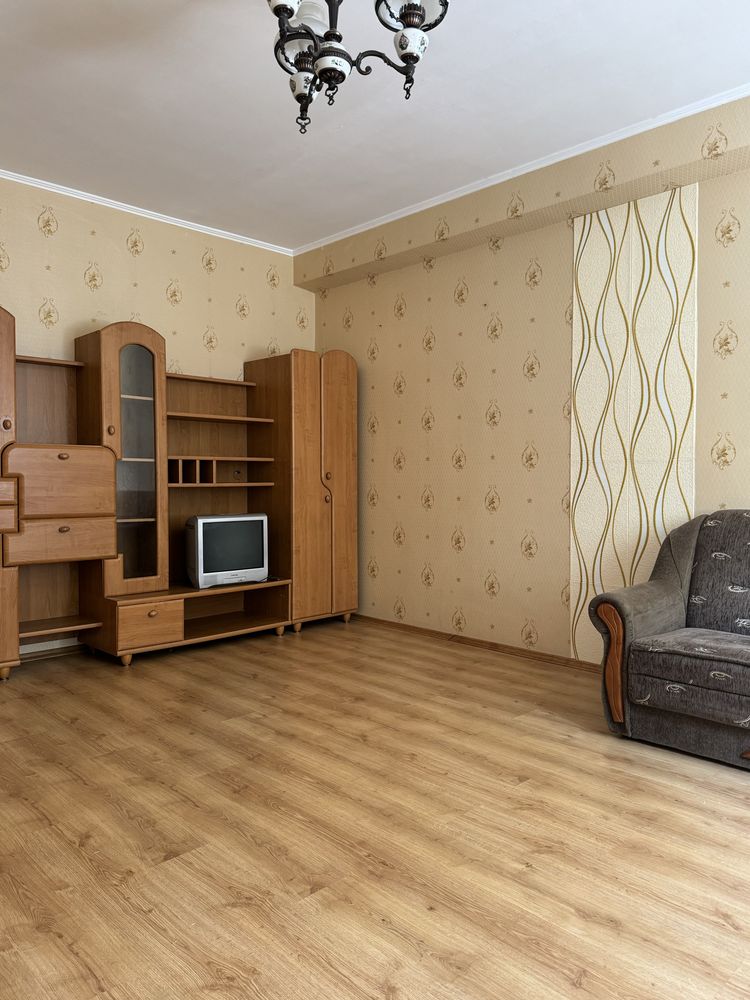 Затишна квартира в м.Бровари вул. Грушевського Власник