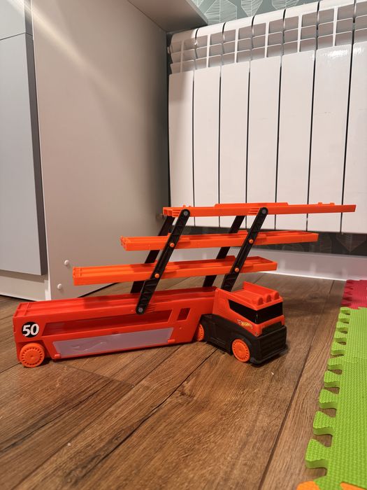 Hot wheels парковка гараж stunt garage та автовоз