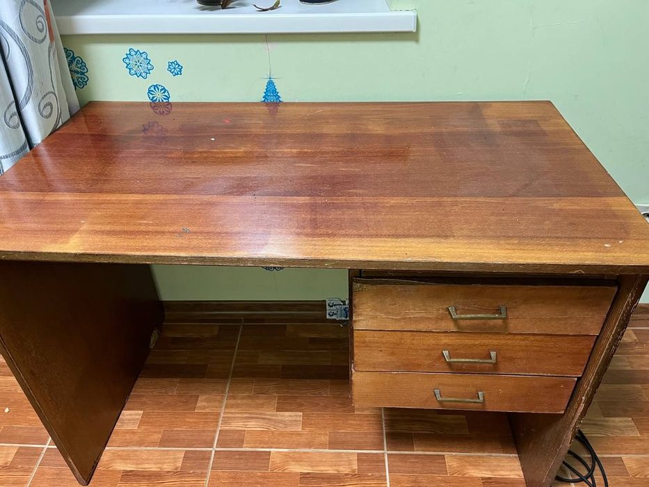 Стіл письмовий дар