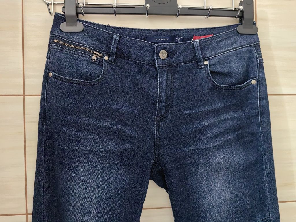 Granatowe jeansy Reserved slim W28 L34