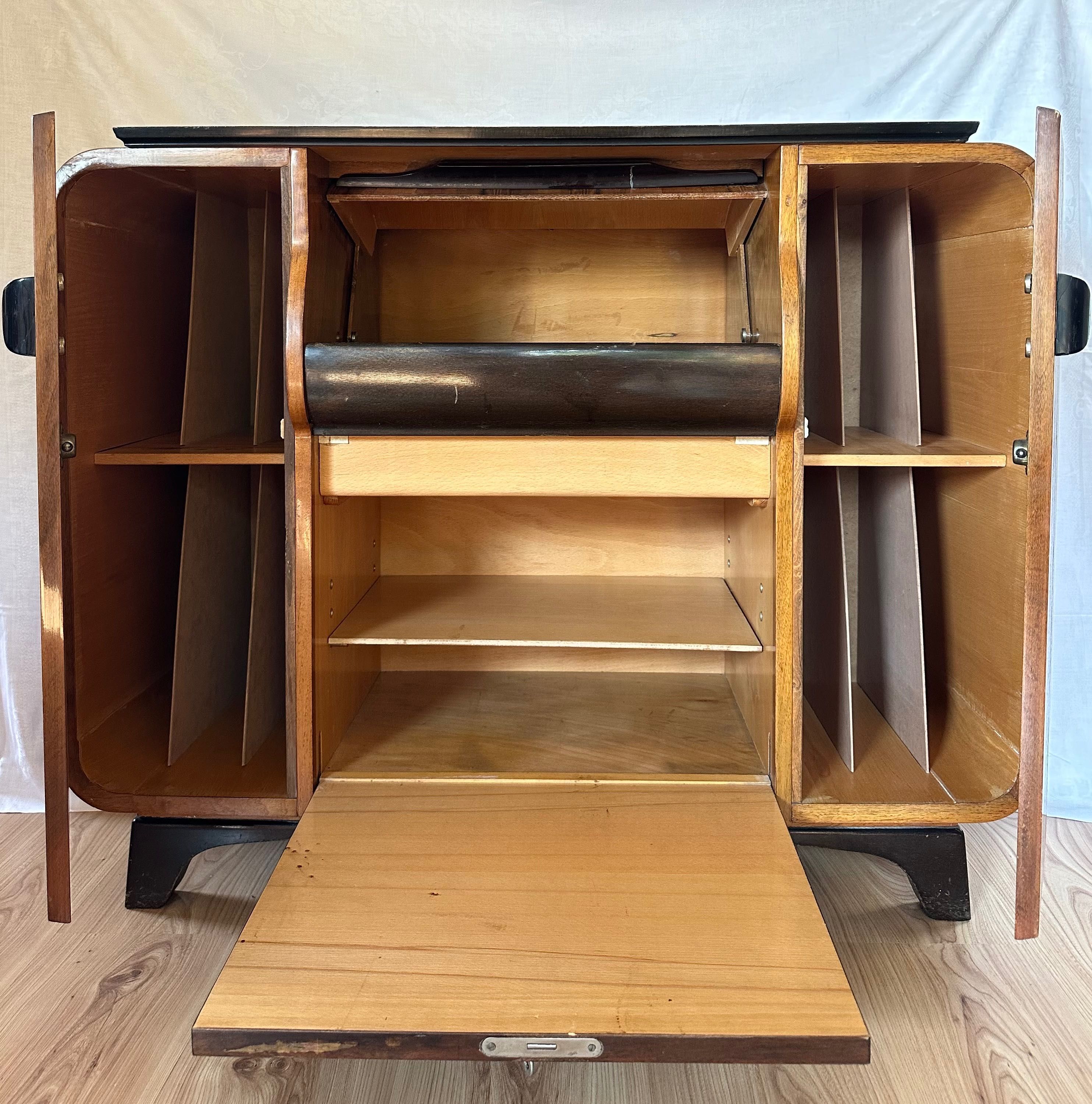 Szafka adapter/barek projektu J.Halabala lata 50-te design Art Deco