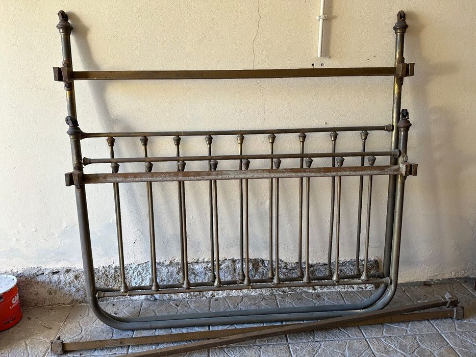 Mesa Vintage em latão