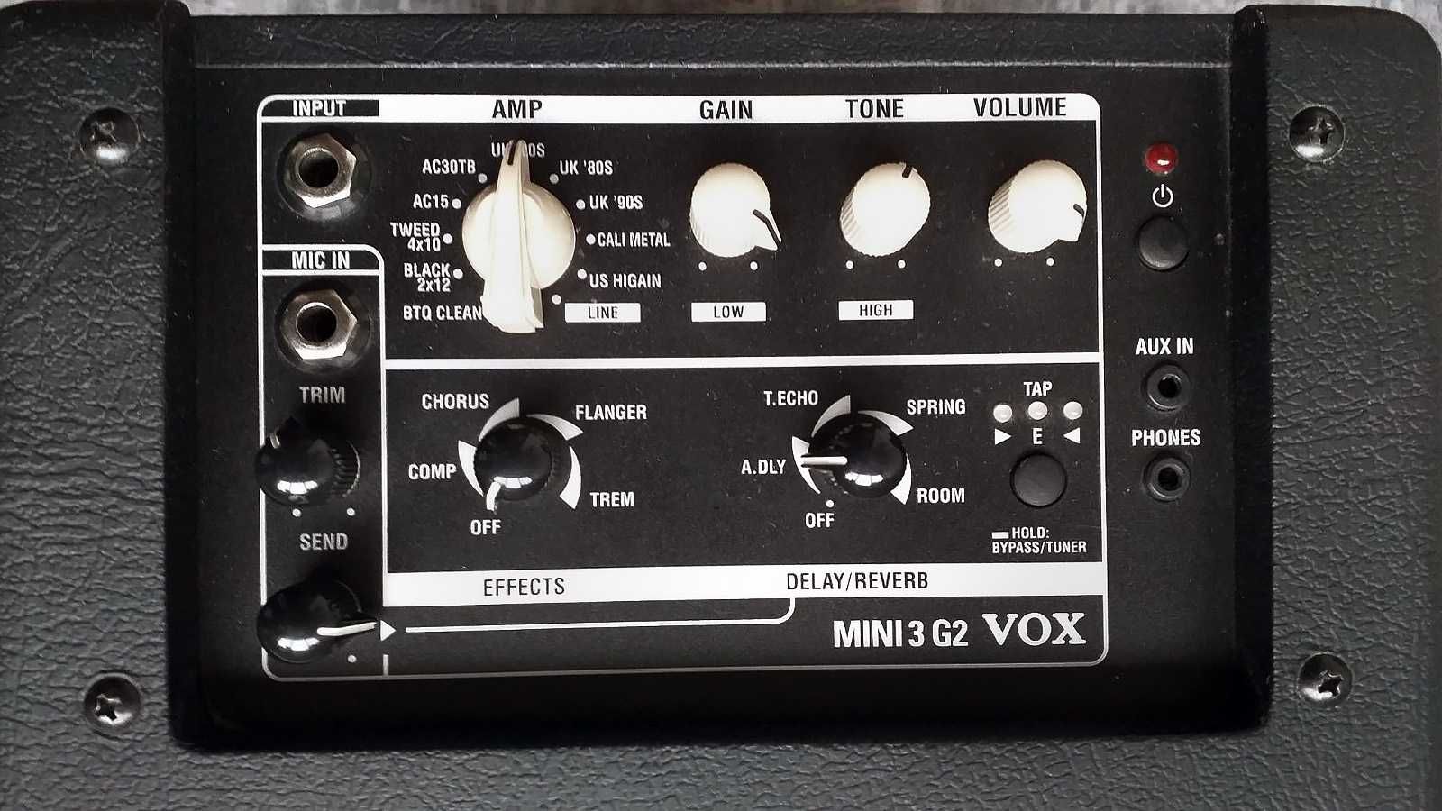 Портативний комбик Vox Mini3 з ефектами. 2 входа: гітара + мікрофон