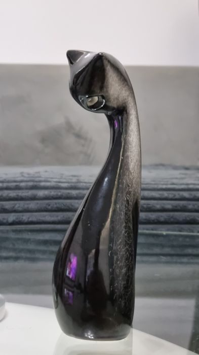 Sygnowana figurka „Siedzący kot” M. Naruszewicz Ćmielów 1956 r.