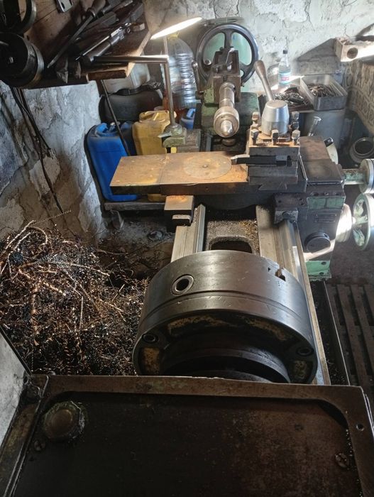 Продаю токарний станок ИТ-1 М

Верстат справний, зап