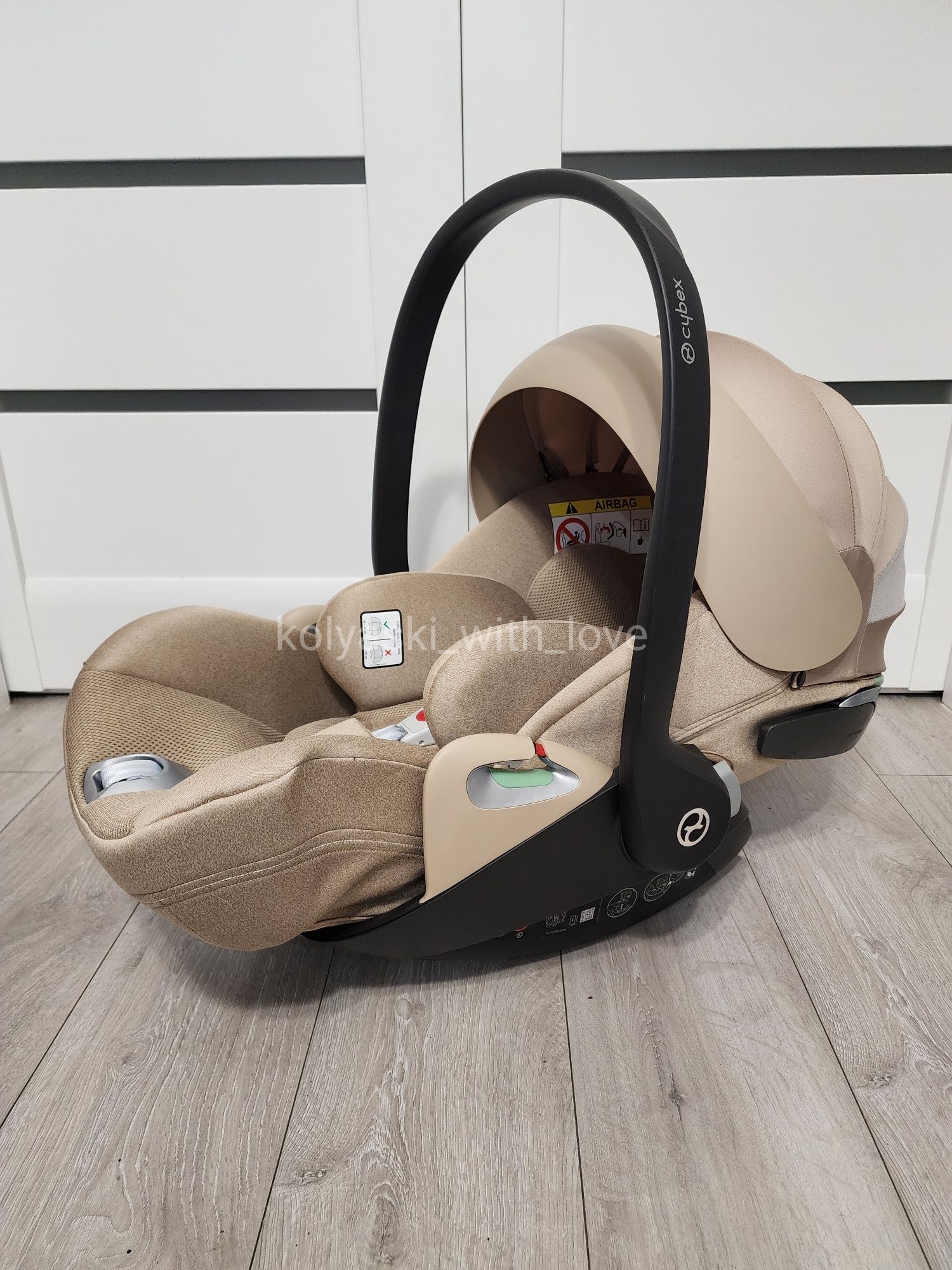 Розкладне автокрісло Cybex Cloud T plus i-size Сайбекс Клауд бежеве