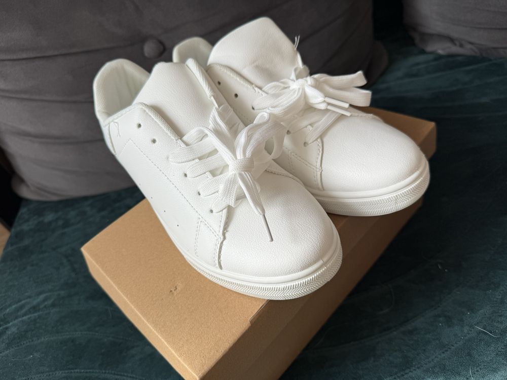 Nowe biale adidady 39