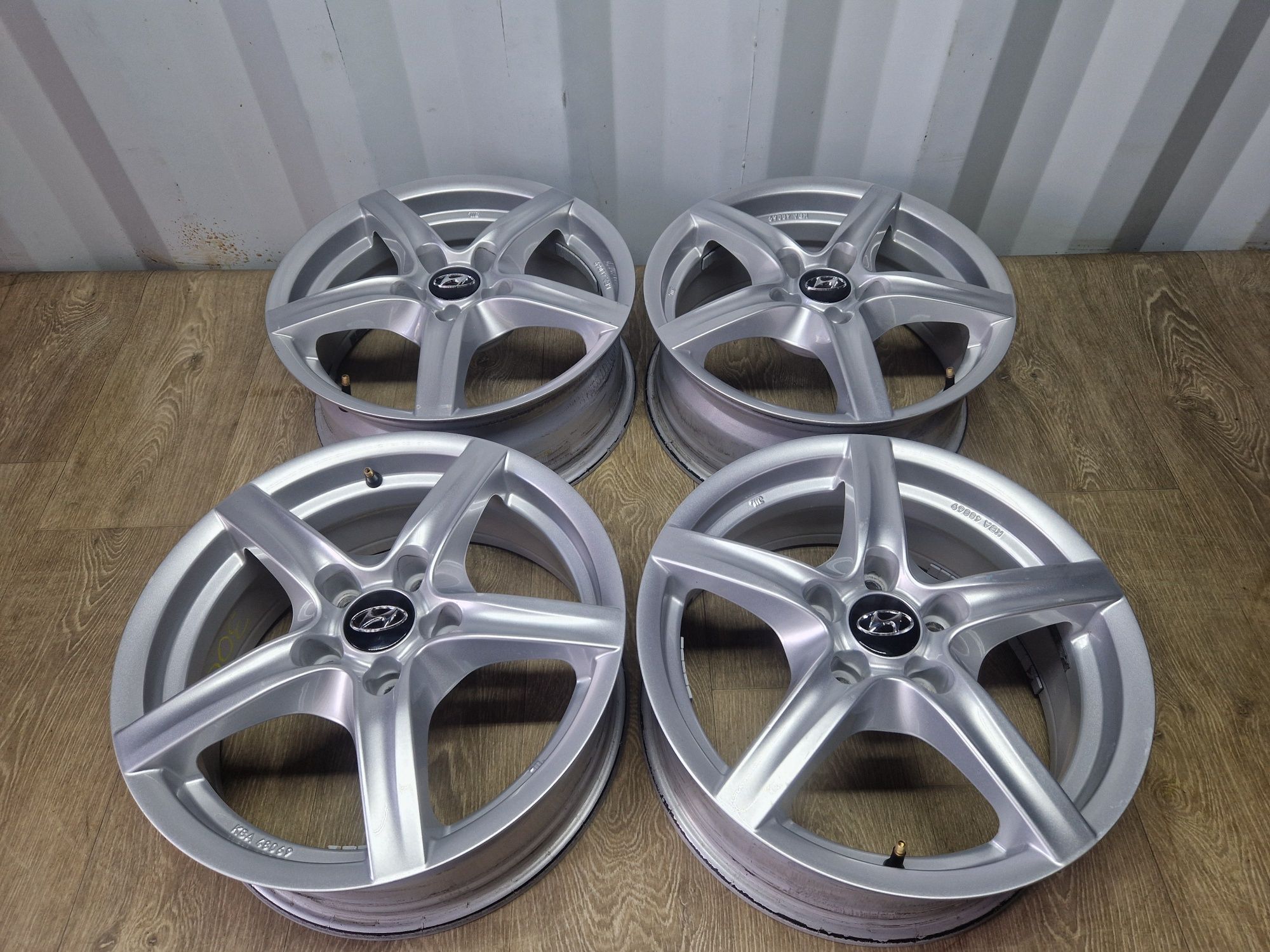 Felgi 16 hyundai i30 i40 tucson 5x114.3 6.5j et 39 os 70.0