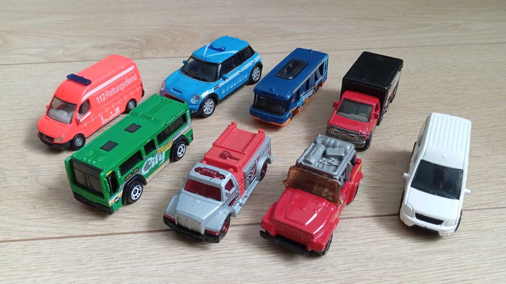 Mix resoraków różnych modeli i marek - pojazdy specjalne