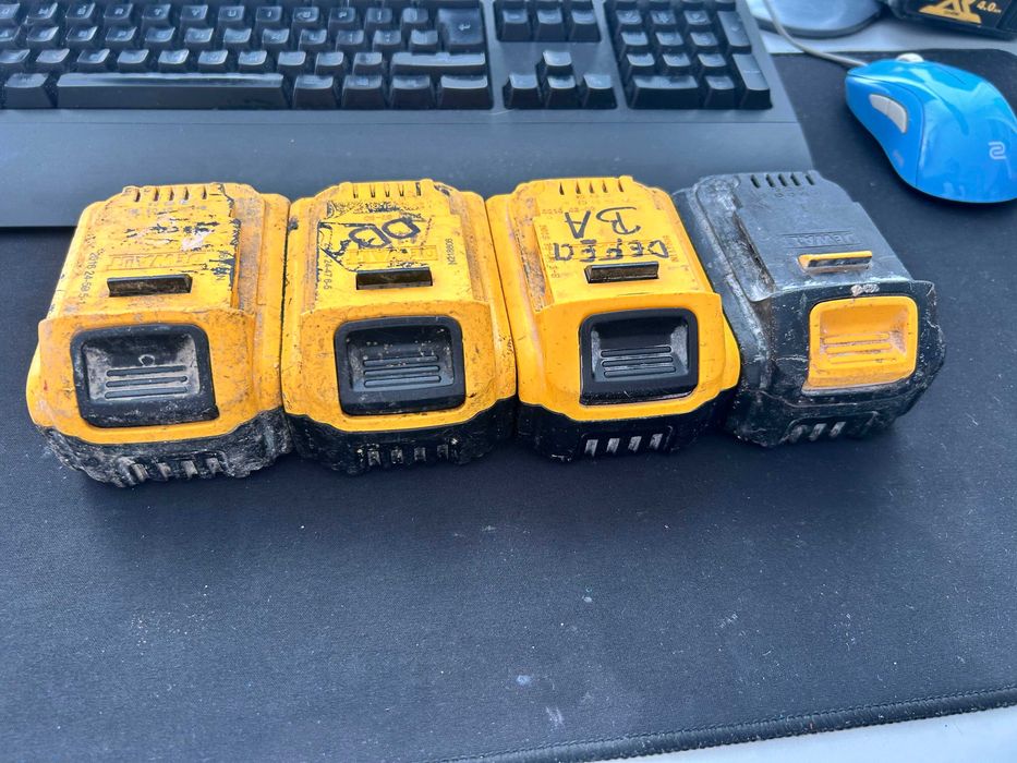 Zestaw 4 akumulatorów Dewalt XR 18V – niesprawne / do regeneracji