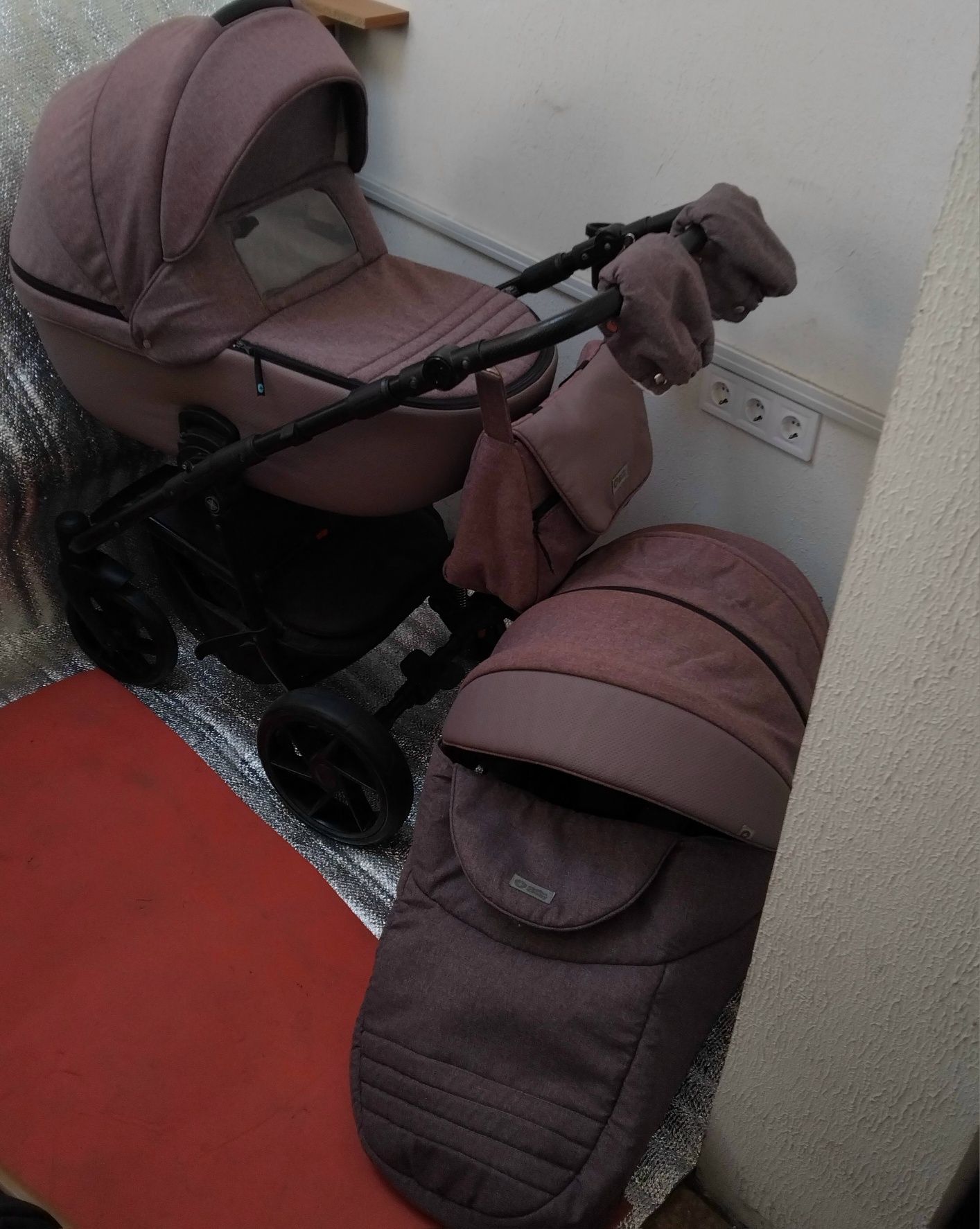 Продам детскую коляска 2 блока Baby Plus почти новая.