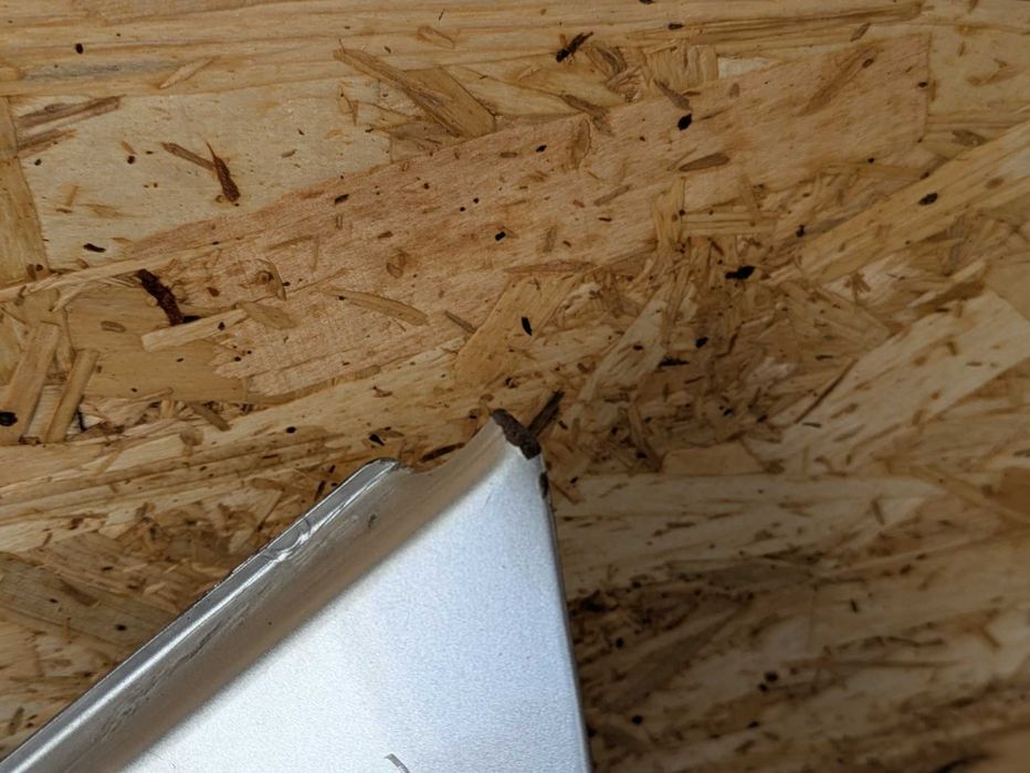 Guarda-lamas esquerdo Mitsubishi Grandis