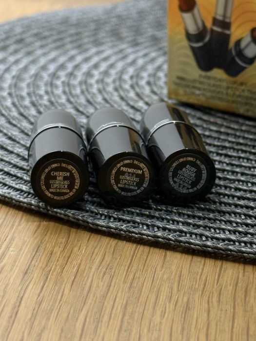 Помади косметика Mac