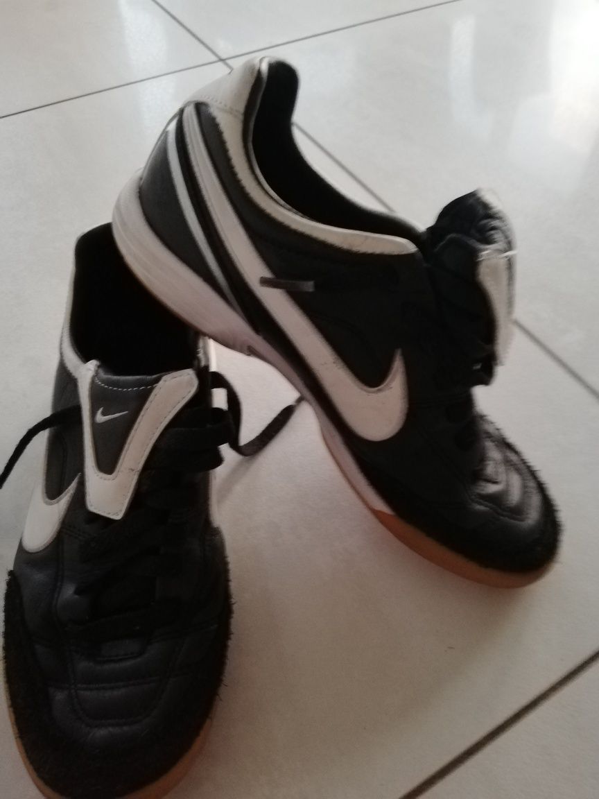 Buty, halówki Nike rozm. 38,5