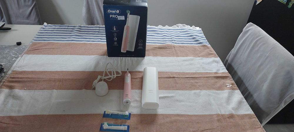 Szczoteczka Elektryczna do Zębów Oral-B Pro Series 1 Różowa z Etui