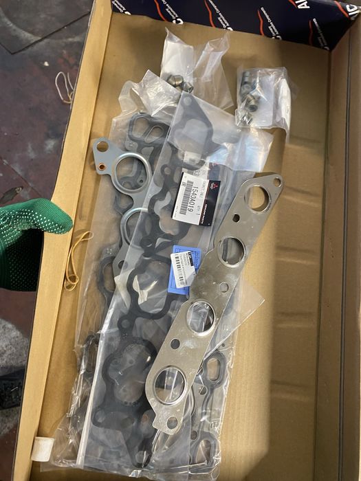 Прокладки Ланцер 9/ ГБЦ, колектори, сальники клапанів