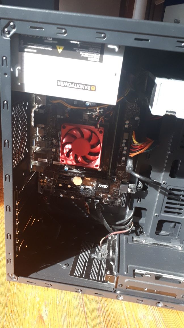 Komputer AMD A8-7650K Radeon R7