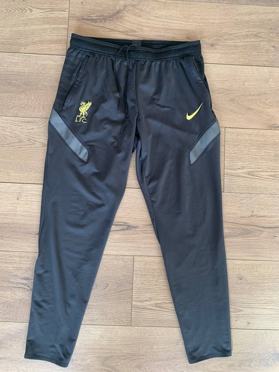 Тренувальні штани Nike Liverpool FC Strike Knit Pants DB0243-010