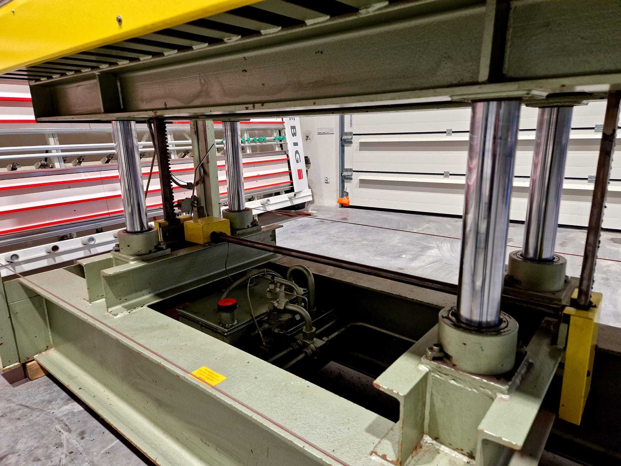 Prasa półkowa JOSS 250x110, grzana elektrycznie, prasa do forniru