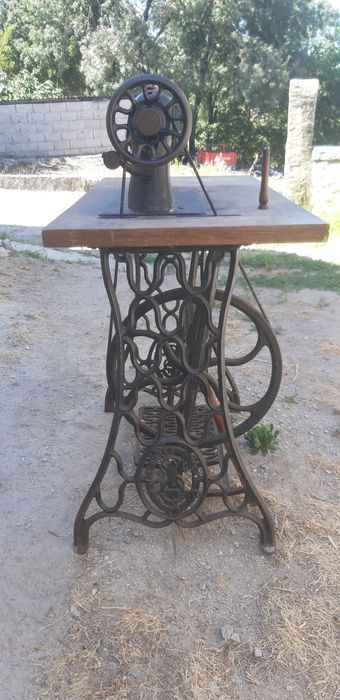 Máquina de costura singer antiga