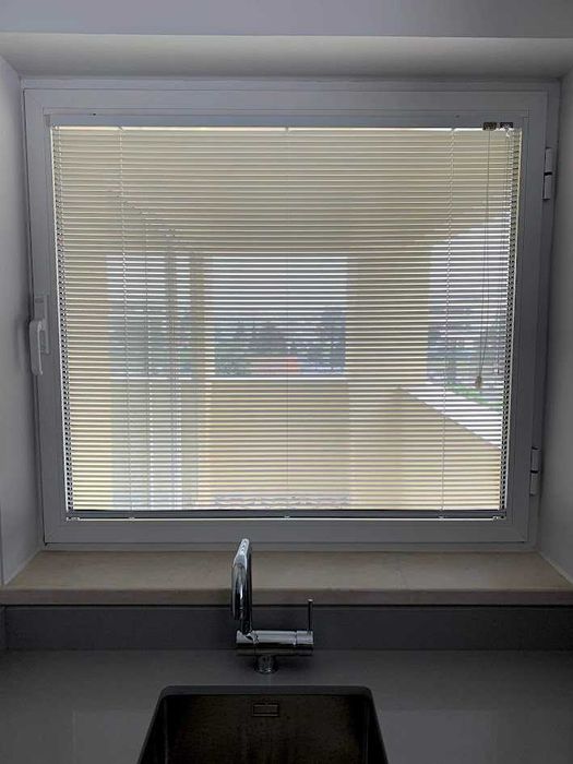 Estores laminados em alumínio branco