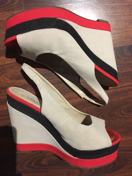 Buty koturny beż, czerwień, granat, CCC Jennifer 37