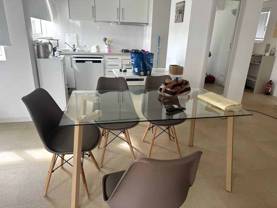 Mesa de Jantar de Vidro + Cadeiras
