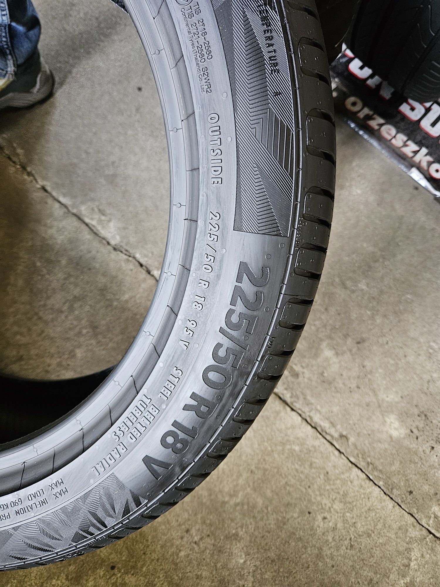 opony nowe 225/50R18 Continental ULTRACONTACT UC 6